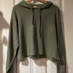 Pink!Green top, in very good quality.  💚